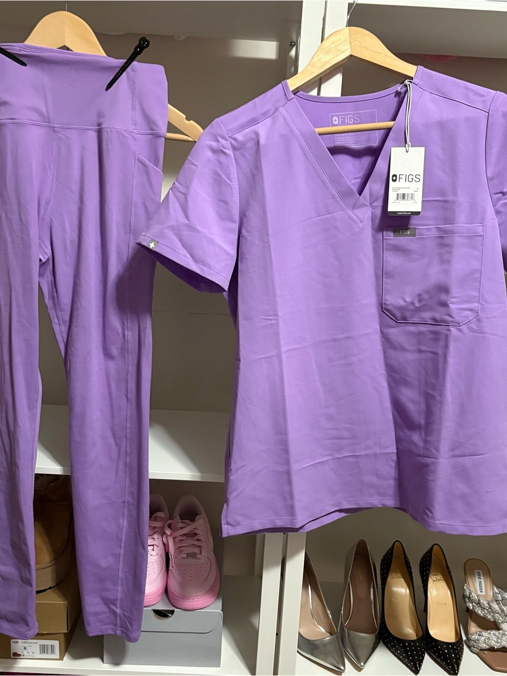 NWT FIGS Women’s Lavender V-Neck Scrub Top and Stretch Leggings Pants Set